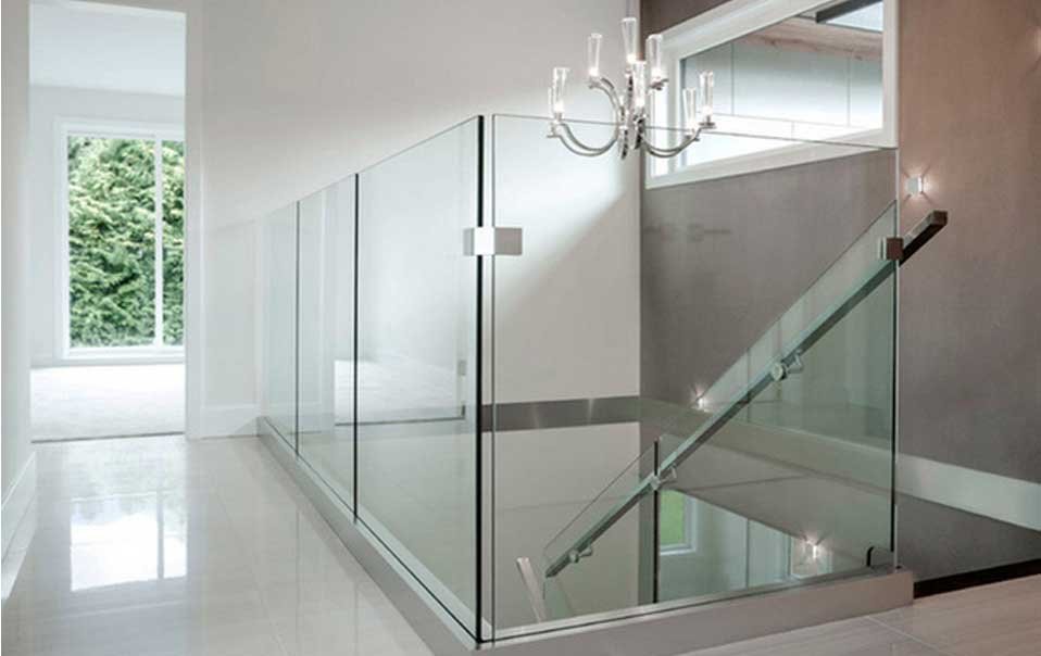 At Vitro, we utilize the finest glazing and architectural metal design and installation techniques for glass railing systems. Often defining the design of a building, our standards for workmanship bring to life even the most intricate glass railing systems.