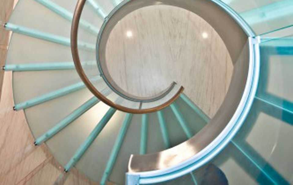 At Vitro, we utilize the finest glazing and architectural metal design and installation techniques for glass railing systems. Often defining the design of a building, our standards for workmanship bring to life even the most intricate glass railing systems.