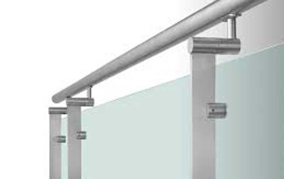 At Vitro, we utilize the finest glazing and architectural metal design and installation techniques for glass railing systems. Often defining the design of a building, our standards for workmanship bring to life even the most intricate glass railing systems.