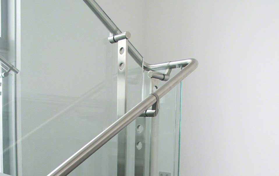 At Vitro, we utilize the finest glazing and architectural metal design and installation techniques for glass railing systems. Often defining the design of a building, our standards for workmanship bring to life even the most intricate glass railing systems.