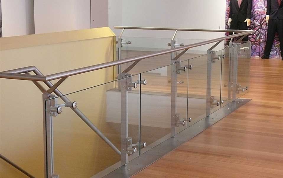 At Vitro, we utilize the finest glazing and architectural metal design and installation techniques for glass railing systems. Often defining the design of a building, our standards for workmanship bring to life even the most intricate glass railing systems.