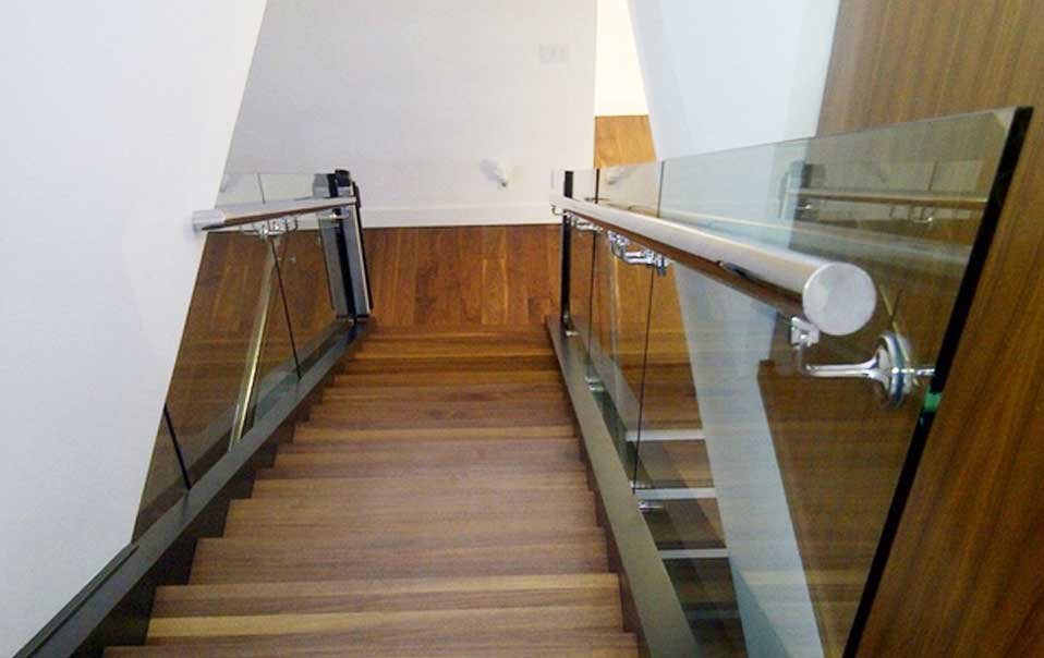 At Vitro, we utilize the finest glazing and architectural metal design and installation techniques for glass railing systems. Often defining the design of a building, our standards for workmanship bring to life even the most intricate glass railing systems.