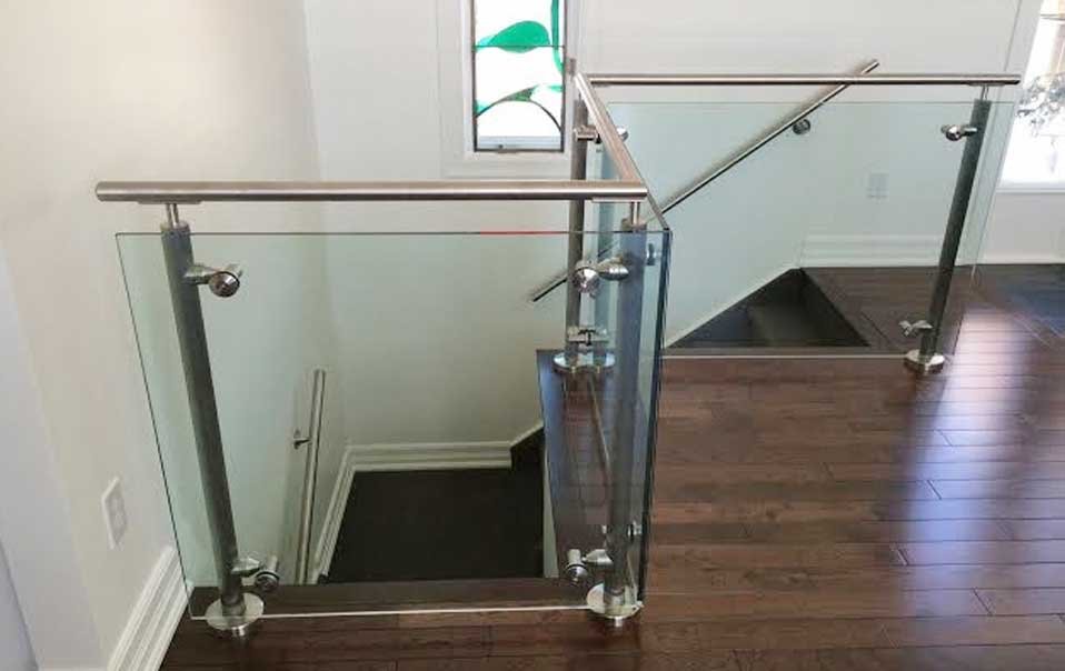 At Vitro, we utilize the finest glazing and architectural metal design and installation techniques for glass railing systems. Often defining the design of a building, our standards for workmanship bring to life even the most intricate glass railing systems.