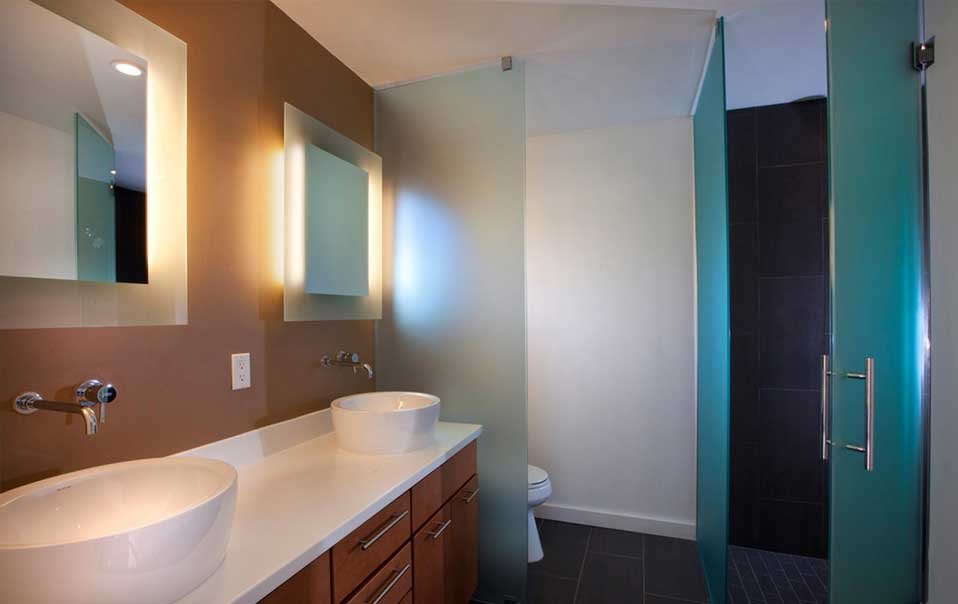 Vitro prides itself in helping clients bring even the most intricate glass designs to life while keeping your projects on time and on budget. Our tradition of quality and reliability starts with our methodical approach to glass work, scheduling, planning and installation.