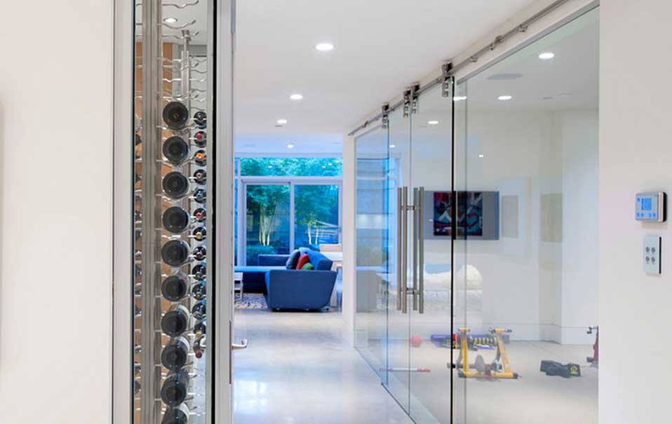 Our expertise can help you employ the right kind of sliding door to achieve the desired effect. Offering diffferent types of sliding doors, Camera Doors, Manual Sliding Doors, Sandblasted design glass doors or special glazing, Vitro is a trusted resource for all kind of these jobs.