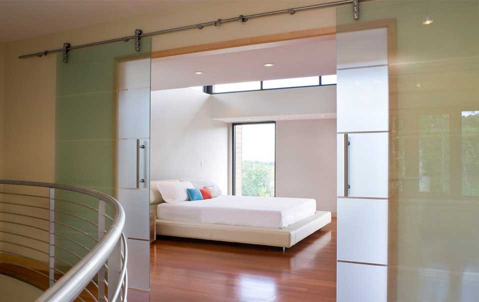 Our expertise can help you employ the right kind of sliding door to achieve the desired effect. Offering diffferent types of sliding doors, Camera Doors, Manual Sliding Doors, Sandblasted design glass doors or special glazing, Vitro is a trusted resource for all kind of these jobs.