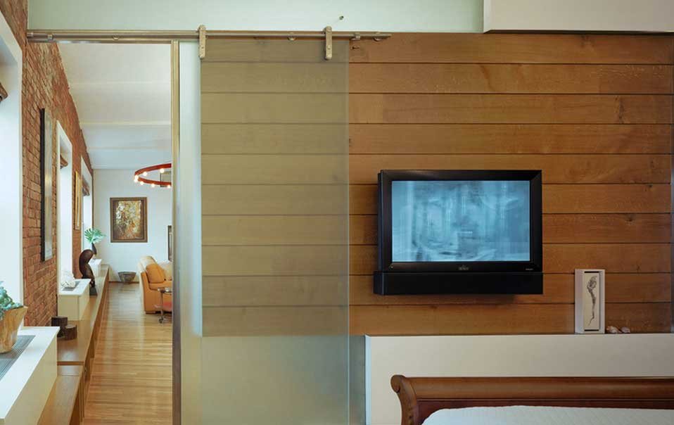 Our expertise can help you employ the right kind of sliding door to achieve the desired effect. Offering diffferent types of sliding doors, Camera Doors, Manual Sliding Doors, Sandblasted design glass doors or special glazing, Vitro is a trusted resource for all kind of these jobs.