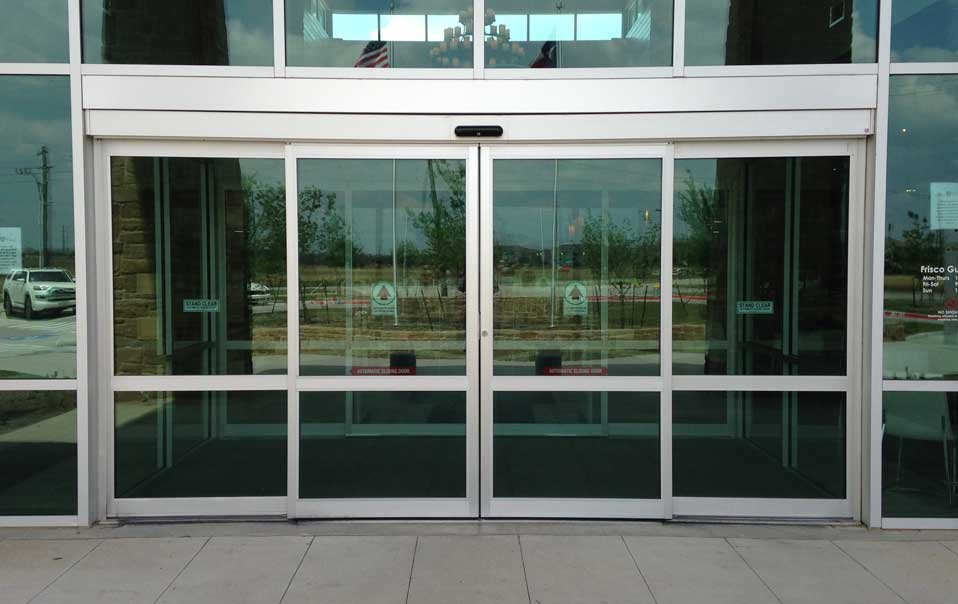 Our expertise can help you employ the right kind of sliding door to achieve the desired effect. Offering diffferent types of sliding doors, Camera Doors, Manual Sliding Doors, Sandblasted design glass doors or special glazing, Vitro is a trusted resource for all kind of these jobs.
