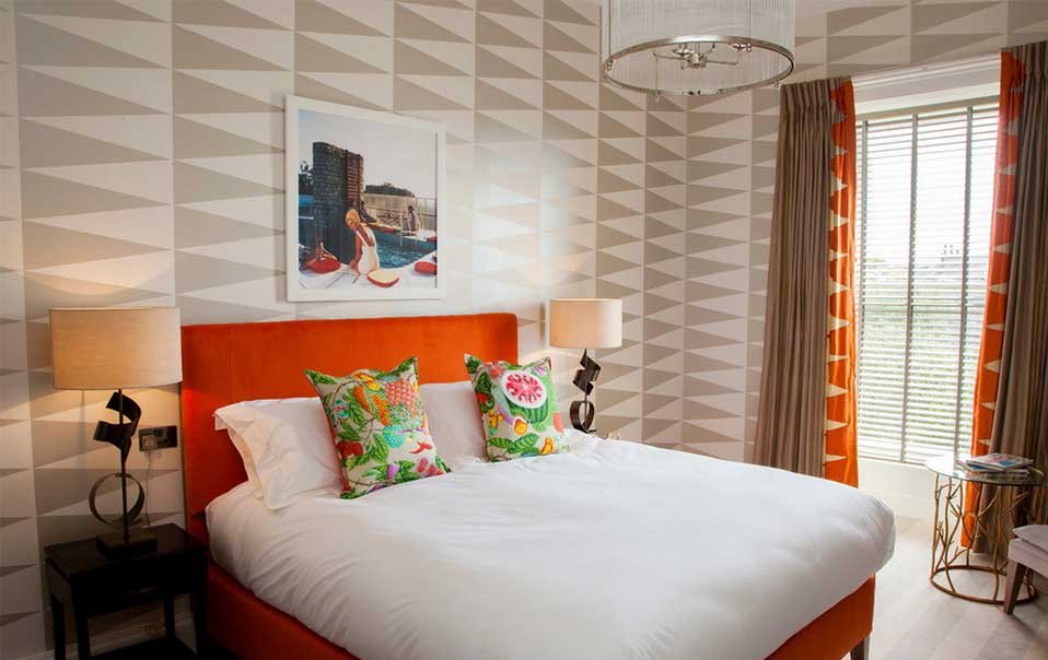 Whichever room you want to transform, we have wallpapers and murals that will create the atmosphere you want to achieve. In our contemporary wallpaper category you’ll find modern and classic florals, stripes, feathers, retro designs and a whole host of other sumptuous wallpapers that will bring your home & office to life effortlessly